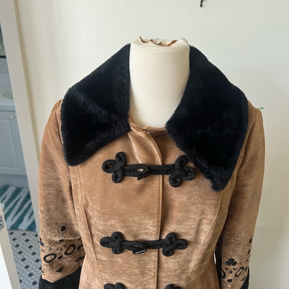Vintage Bohemian 1970’s Coat 70’s Faux Fur Embroidered Coat - Picture 4 of 15